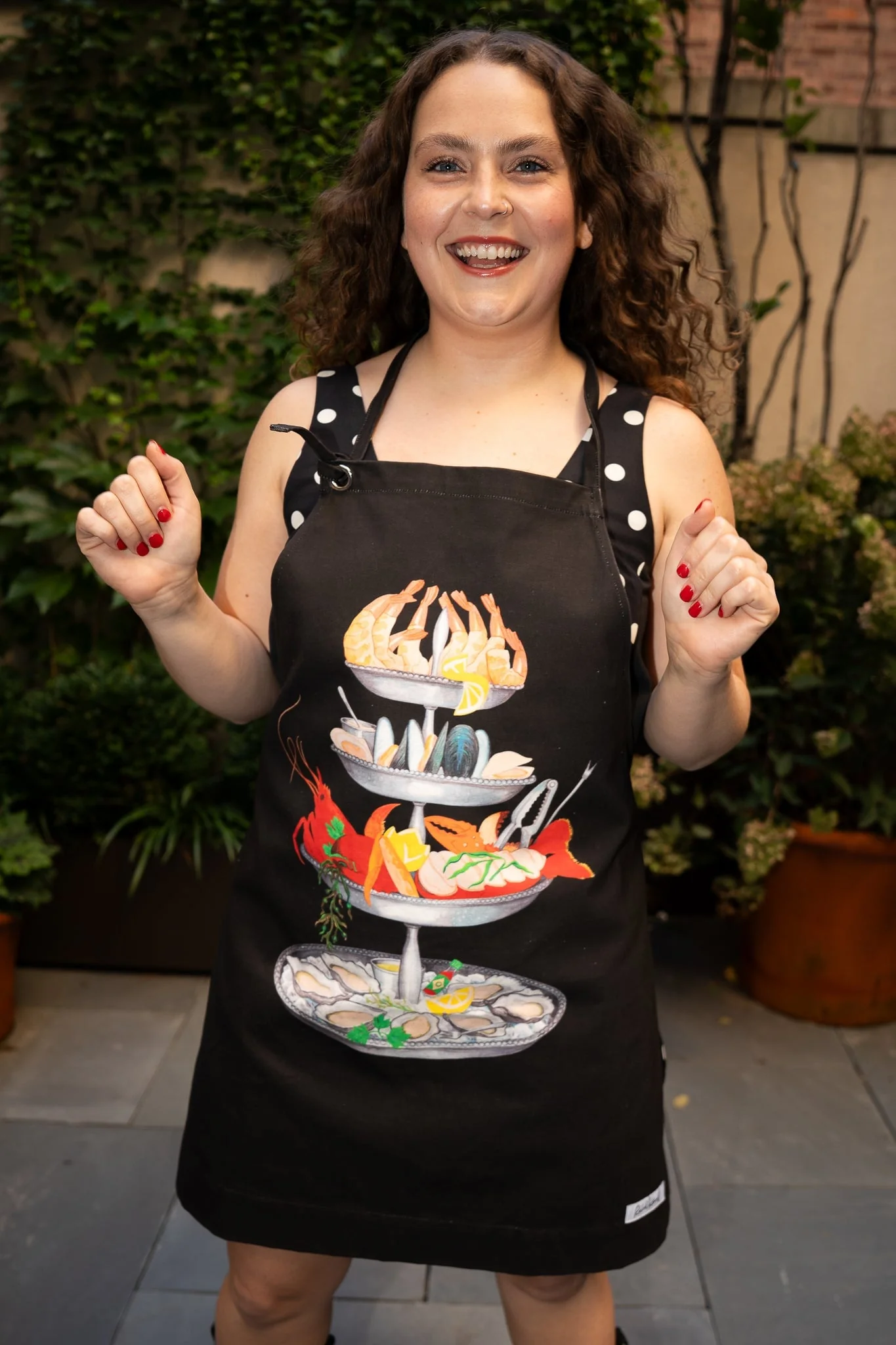 SEAFOOD TOWER APRON - Image 6